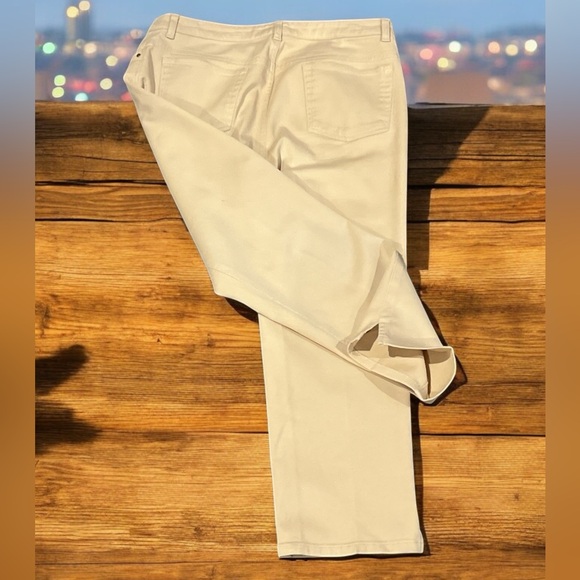 Ann Klein Stretch Denim Jeans Size 8. - Picture 3 of 5